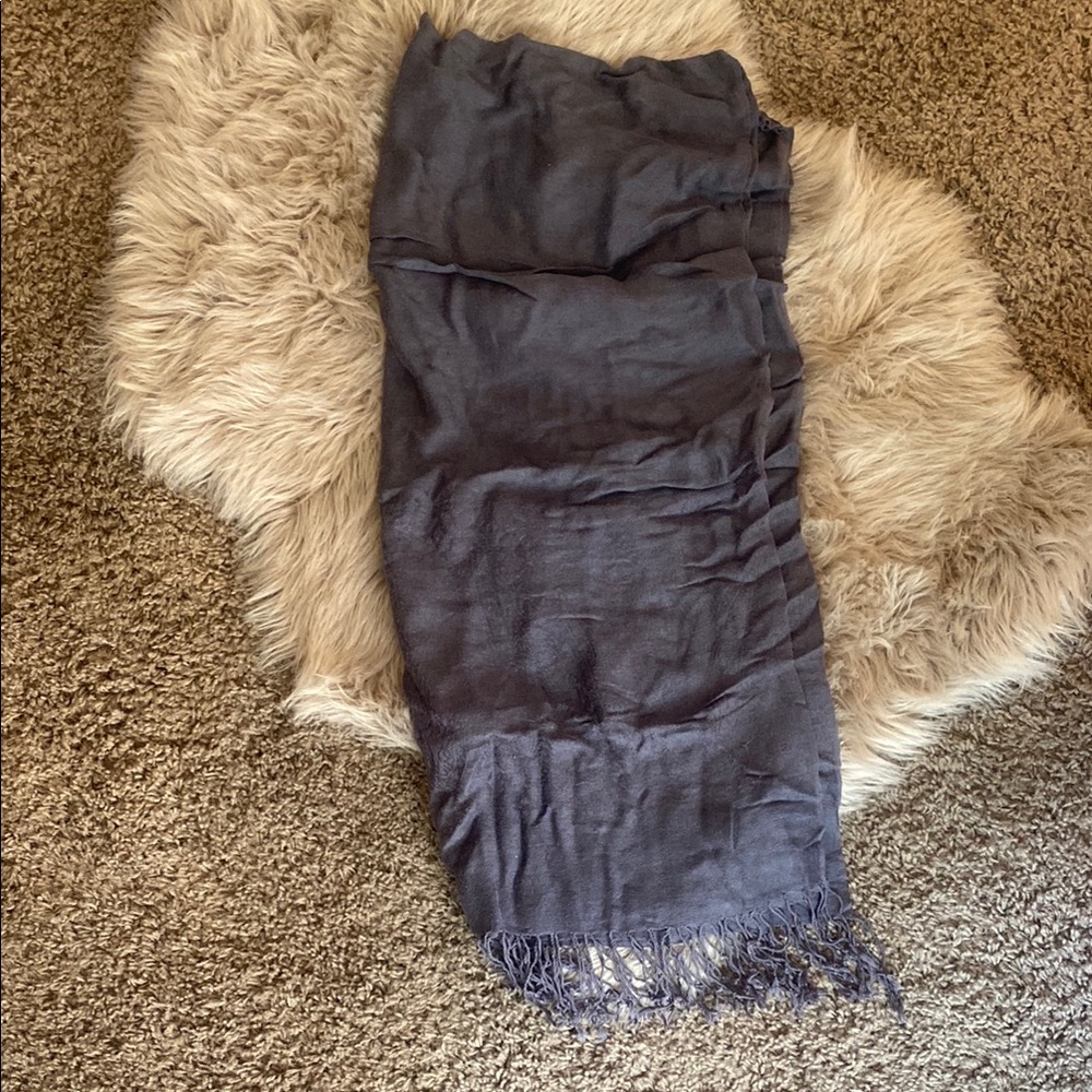 Elegant Dark Gray Scarf with Fringe